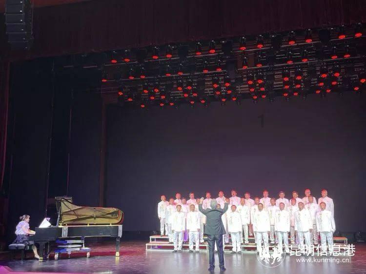 《热辣滚烫》太悬浮？雷佳音被暗恋没说服力，贾玲把羞怯演成贼