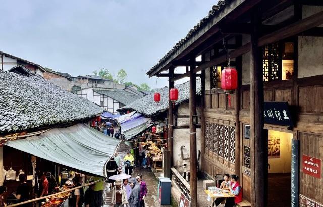 《甄嬛传》：孟静娴至死不知，她喂弘曕粥时的“小心机”害了她